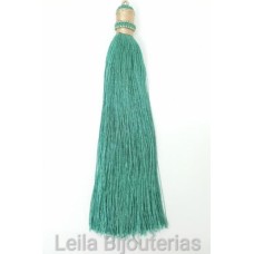 Tassel Verde 15.8 cm com acabamento Metalizado e detalhe em Macramê 1unidade